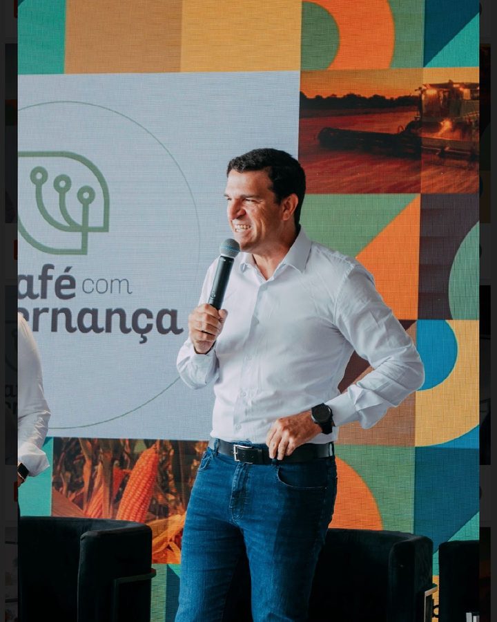 Marcos Sampaio palestrando no Café com Governança